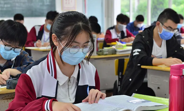 清华大学学生证,清华大学新生入学指南(清华学生"蹦迪照"流出)