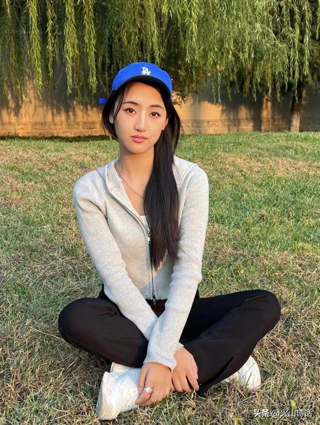 学院风裙子这么搭配秒变校园女神，学院风格裙子（还记得你的初恋吗）