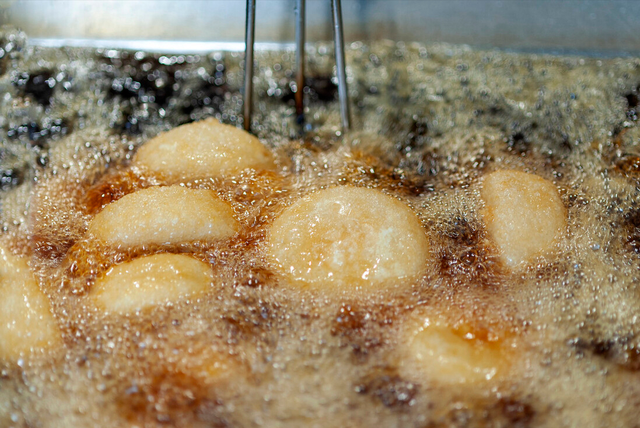 家中最简单炸糖果子方法，炸糖果子怎么做（1斤面粉2斤水）