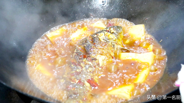 酱焖鲫鱼怎么做，伏天吃啥水果祛湿（别忘吃“河中第一鲜”）