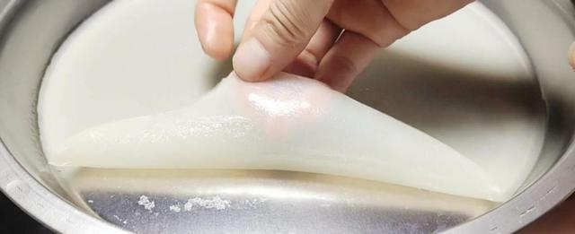凉皮的做法教程，凉皮的做法教程皮（凉皮这样做：筋、薄、光）