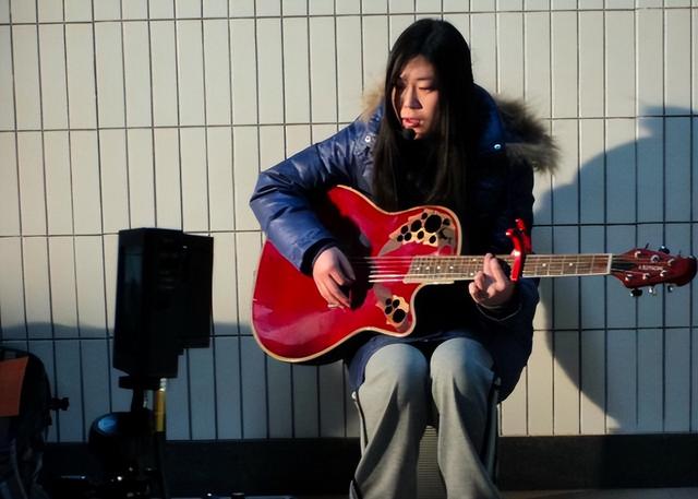 西单女孩 春晚，西单女孩任月丽捐款5万（11年前凭春晚走红,发誓要做第二个董明珠的