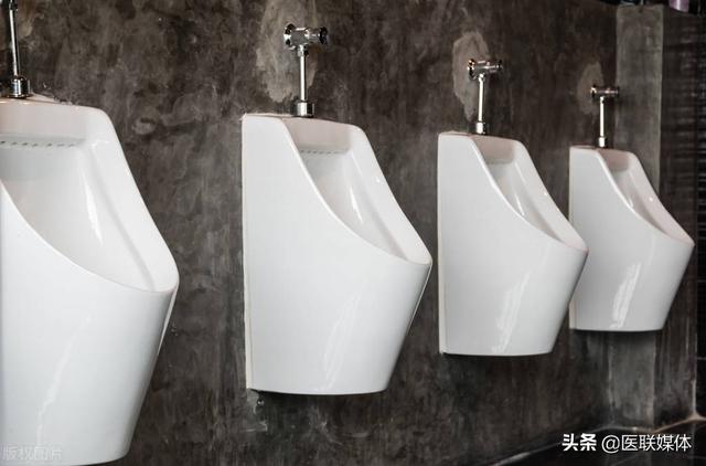 尿多是什么原因，尿多是什么原因怎么治疗（尿多和尿少，到底哪个是肾不好）