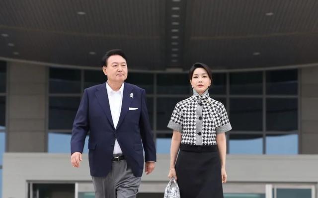 时大漂亮个人简历，时大漂亮为辛巴鸣不平（50岁韩国总统夫人合影遭“排挤”）