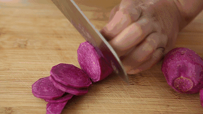 紫薯水煮好还是蒸好，红薯凉水蒸好还是滚水煮好呢