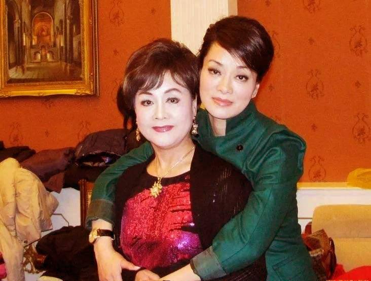 2017年,位丧晚年冯宗师不幸因病离世,75岁的邓玉华痛失老伴.