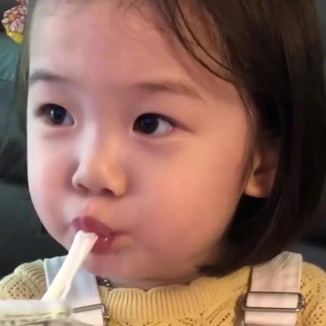 网红头像卡通可爱 美食妹妹，网红头像卡通可爱图片微信（吃东西头像）