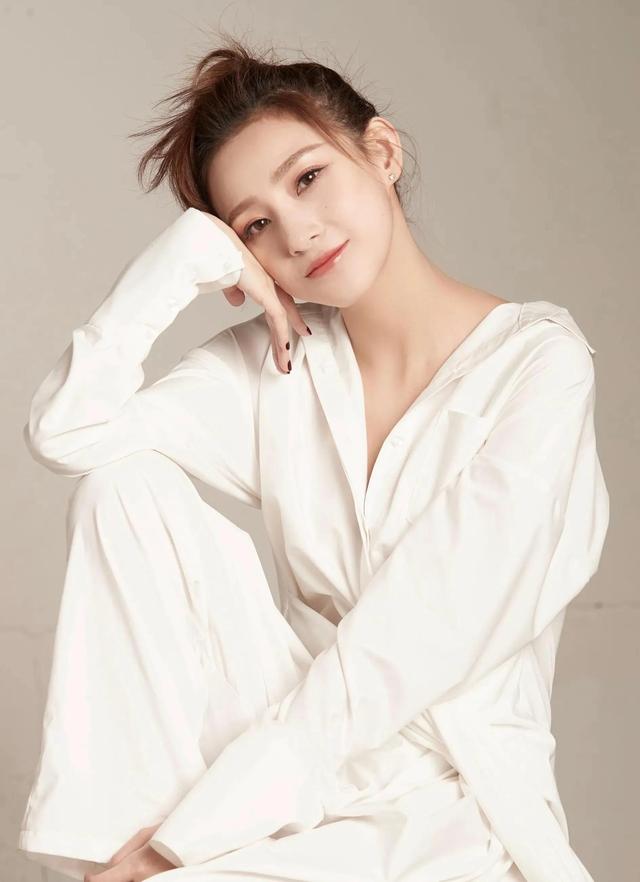 马凡舒新发写真，马凡舒性感写真照来了