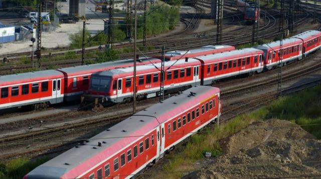 高铁属于火车吗，出行方式高铁属于火车吗（高铁火车都是交通工具）