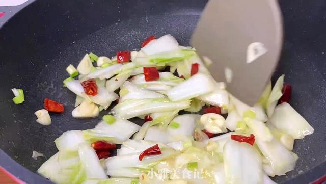 辣椒炒白菜怎麼做好吃,辣椒炒白菜怎麼炒才好吃又簡單(30年大廚教你一