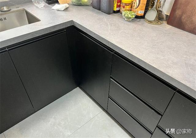 石英石台面品牌，国内品牌石英石台面十大名牌（石英石台面和岩板台面差别在哪）