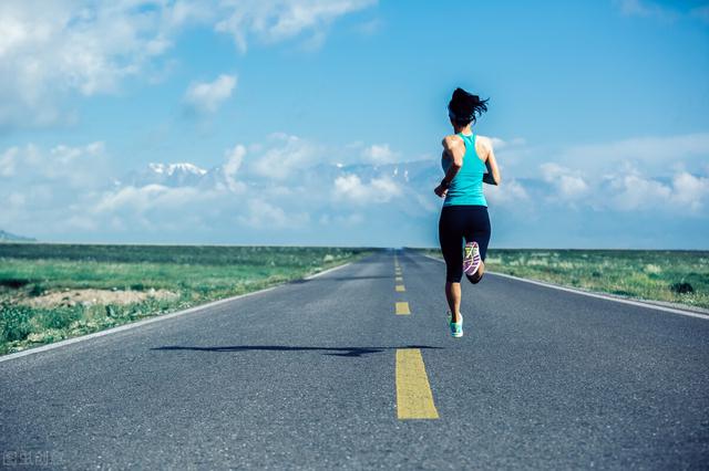 经常跑步对身体有什么好处，长期坚持跑步六大好处让你受益一生（长期坚持跑步训练）