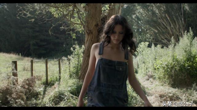 女演员高斯婚纱照图片，明星高定婚纱照（好莱坞90后非主流美女——米娅·高斯）