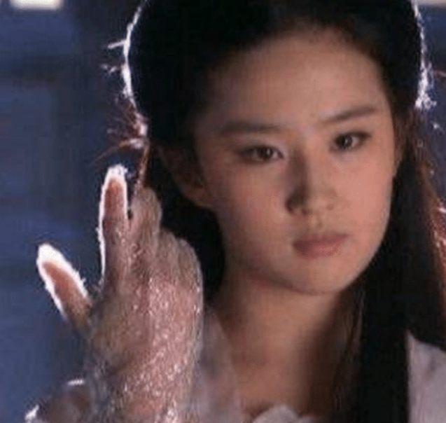 流星镖的威力测试，细数武侠剧中美女使用武器