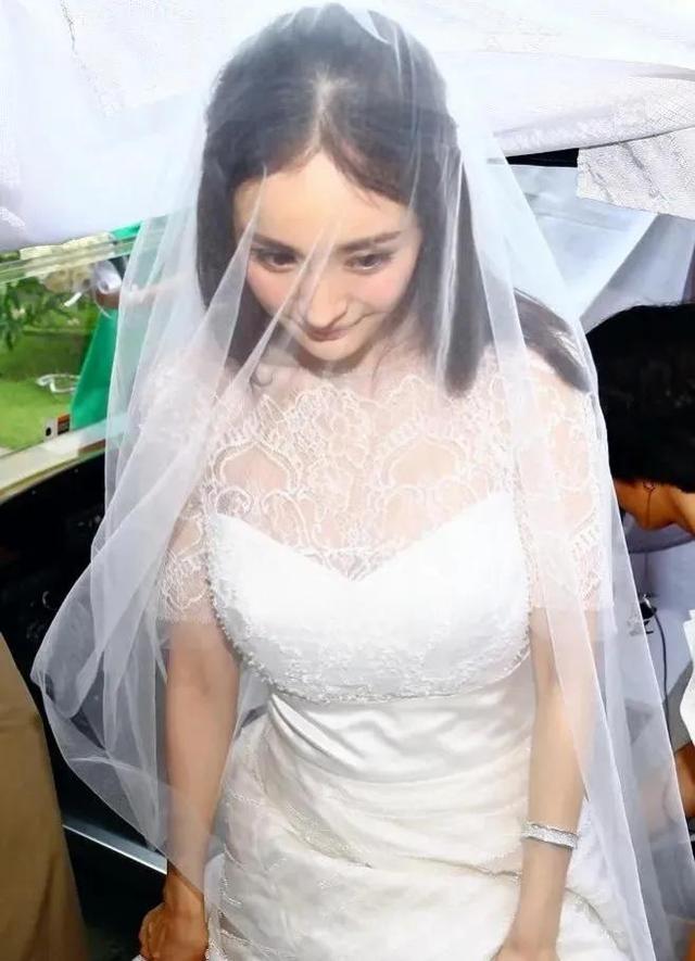杨幂刘恺威婚礼直播，杨幂刘恺威婚礼背后的小秘密（笑得最甜的不是新郎新娘）