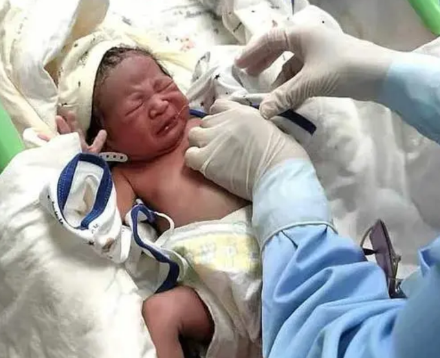 宝宝高烧一直不退是什么原因，婴儿高烧不退的原因是什么（看到检查结果后父母崩溃了）