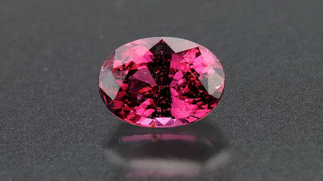 世界上最稀有7种宝石，世界上最珍贵的十种宝石（比钻石还稀有的宝石）