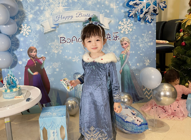 樊少皇长女多大，五官精致混血感十足