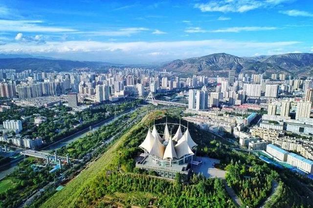 青海地理位置，青海地理位置最好的县（青海省会为何一度在甘肃）