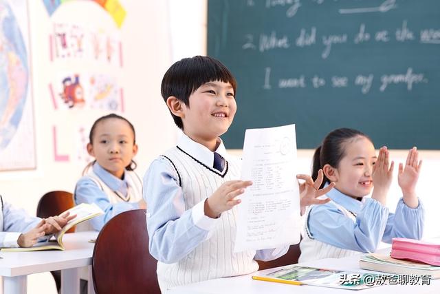 孩子不自信怎么引导，孩子不自信家长怎么正确引导（比单纯表扬管用多了）