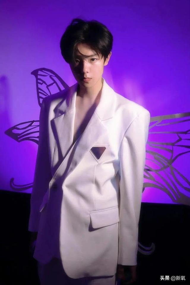 扑棱蛾子是什么梗，扑棱蛾子是什么梗贝斯（听说他换头是靠p的）