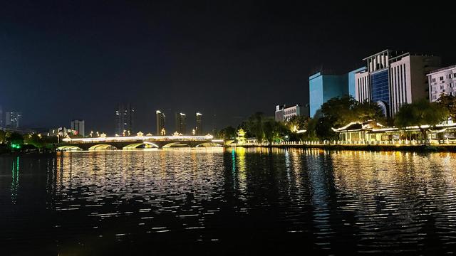 上海到青岛多远，上海到青岛的路程（上海青岛往返1400公里全程无高速沿途城市蜻蜓点水游）