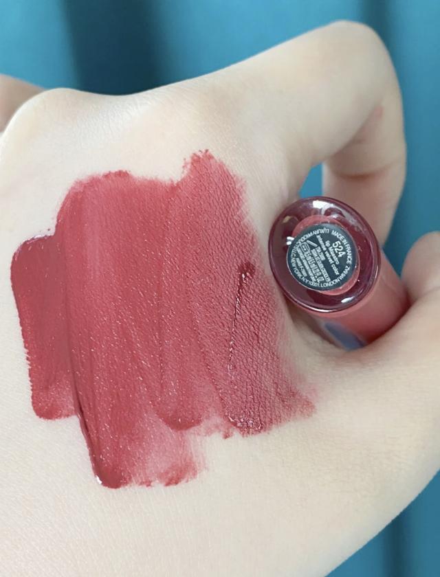 红棕色口红适合素颜吗，素颜用什么颜色的口红（皮肤暗黄的女生涂也显白）