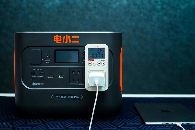 电热水壶多少瓦，热水壶的功率一般多大（电小二户外电源1000Pro双快充设计）