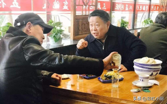 老公爱喝酒屡教不改怎么办，遇到一个特别爱喝酒且醉酒的老公怎么办（建议牢记“这3点”）