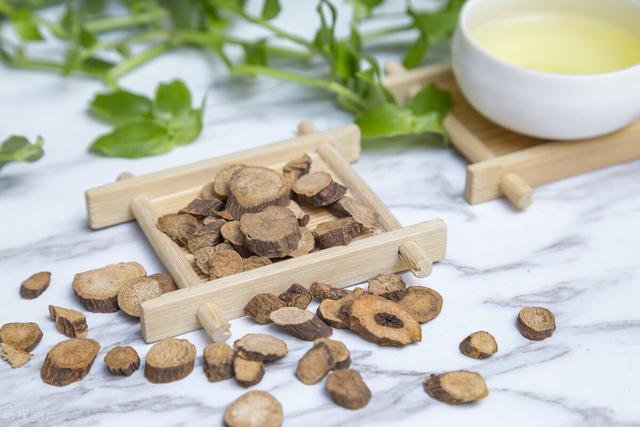 赤芍和白芍的区别，赤芍和白芍的区别图片（中药白芍与赤芍）