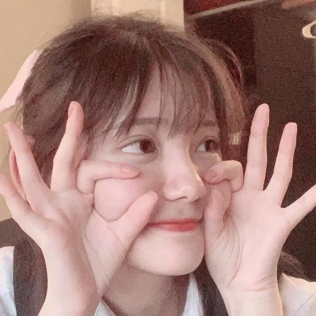 白色背景女生动漫头像 念七微信，白色背景女生动漫头像 念七（白色系女生头像）