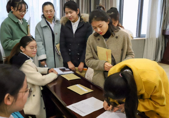 大一可以考四级吗，大一新生能否考英语四级（为啥大一新生不能报考英语四级）