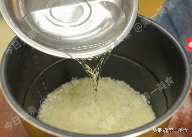 电饭锅怎么蒸米饭，格兰仕电饭锅怎么蒸米饭（教你饭店不外传的方法）