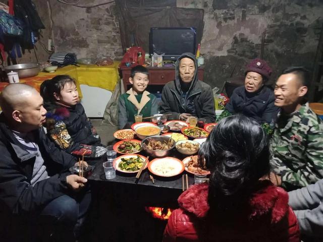 喝酒春节祝福词，别再干站着不知所措了