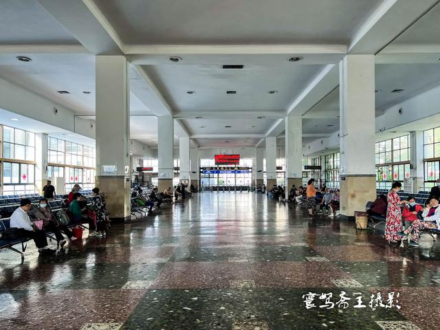 5612次列车，5612次列车时刻表（一路风景优美票价便宜车厢里却空荡荡）