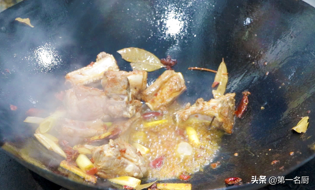 炖排骨汤的做法，清炖排骨汤的做法（放料越多越难吃）