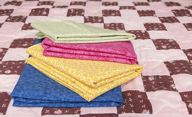 简易叠被子法的五个小技巧比军用被子更整齐,简易叠被子的方法(10斤厚