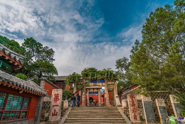 去泰山旅游要多少钱，泰山门票多少钱2022（泰山景区门票恢复原价115元；还有多少人去旅游）