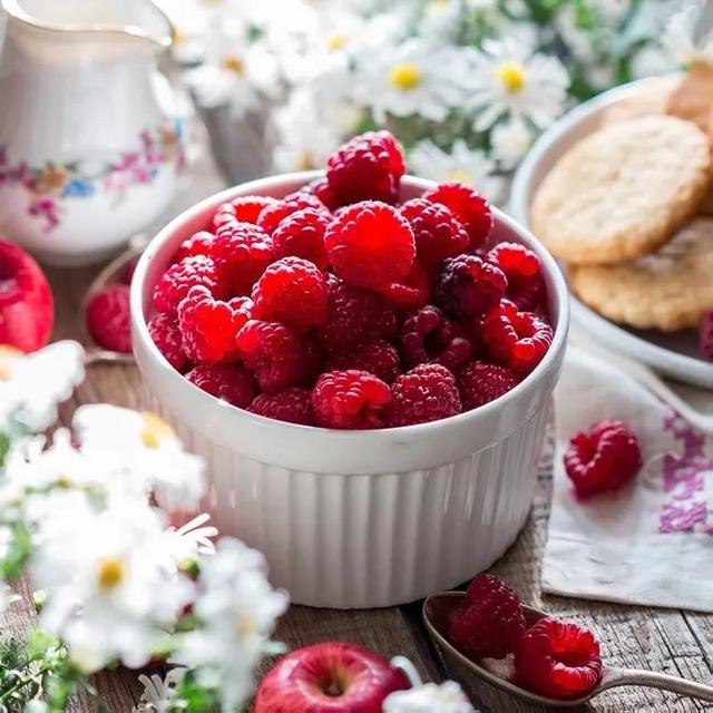 树莓哪个品种好吃产量又高，哪个品种草莓最好吃产量又高（树莓盆栽苗）