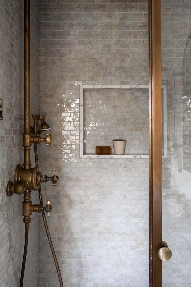 地中海风格家具，地中海风格家具怎么样（一个美丽舒适的美式豪宅）