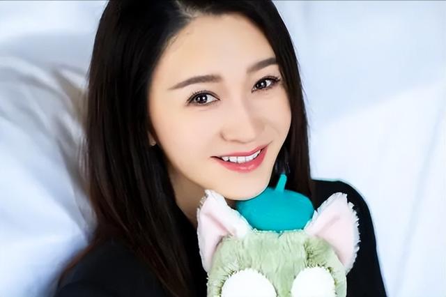 李小冉鄢颇事件到底怎么回事，李小冉与鄢颇分手10年
