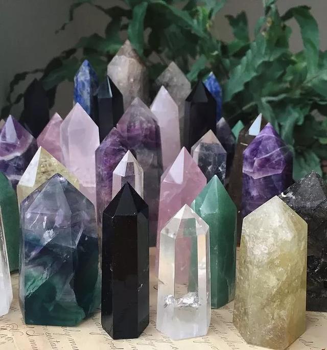 绿水晶的寓意及功效，绿水晶的含义！（水晶丨无瑕胜玉美，至洁过冰清）