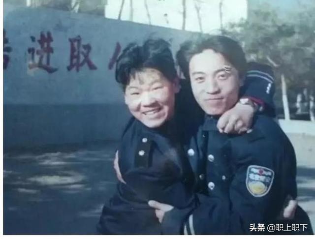 西单女孩上春晚，西单女孩哪年火的（85后农村人岳云鹏六次登上春晚）