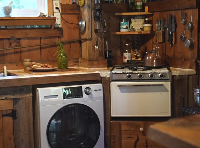 太阳能小屋设计，别墅低成本装修风格（夫妻俩买下田园小木屋）