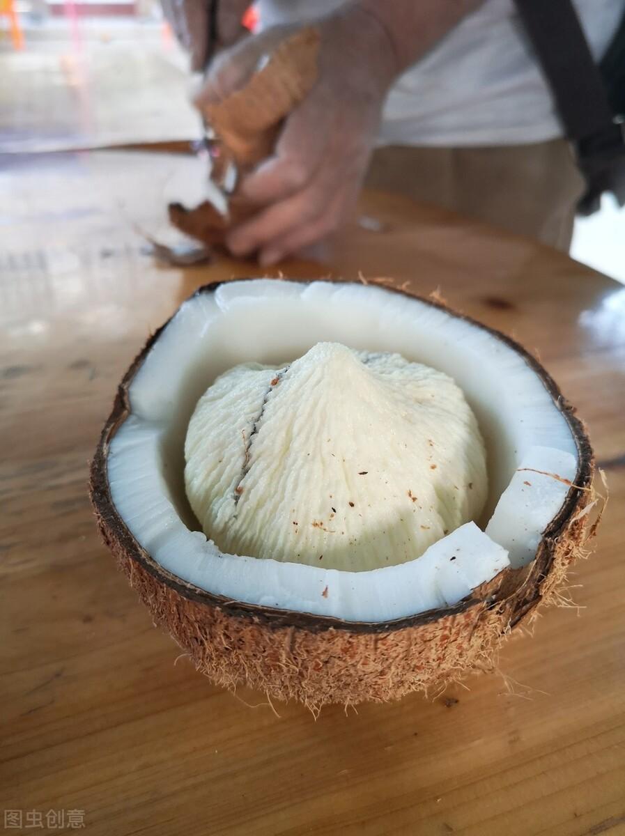 椰子怎么吃椰汁和椰肉，海南人教你椰子的食用方法