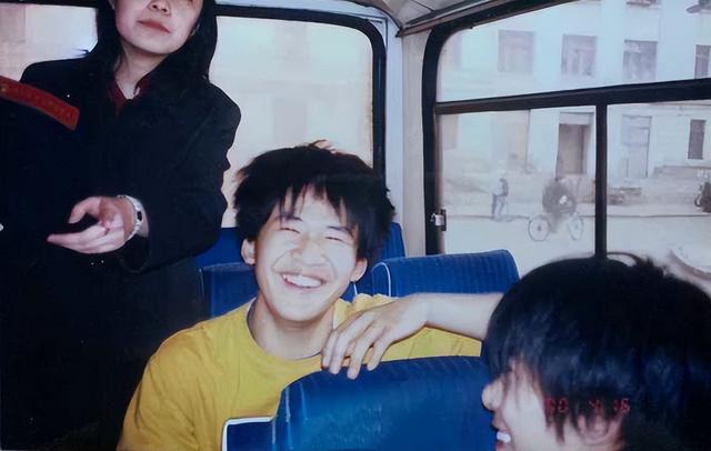 花儿乐队解散13年，大张伟人生逆袭，“拖油瓶”队友终于被甩开