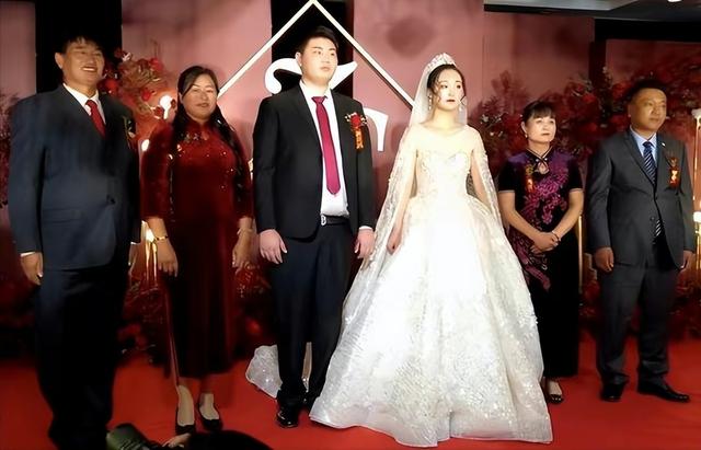 新婚祝福早抱孙子祝福语，新婚祝福早抱孙子祝福语图片（朱之文急着抱孙子催着快结婚）