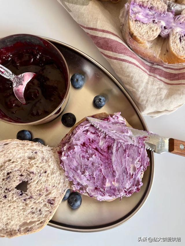 早餐小面包制作方法，早餐小面包制作方法步骤（面包入门必学）