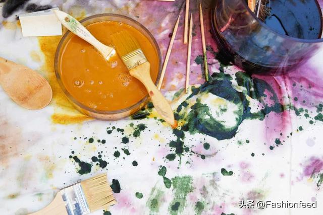 染衣服的染色剂需要加什么，如何用食用色素给衣服染色