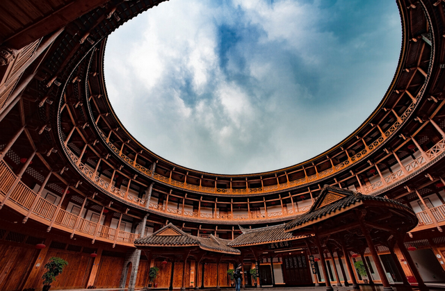 广州东江最好吃的盐焗鸡，今天吃鸡——吃东江盐焗鸡